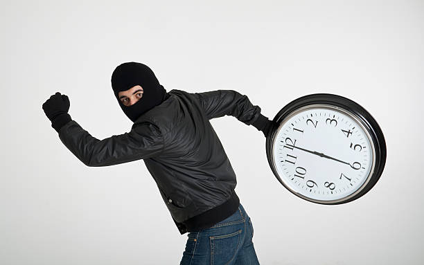 Leaving-work-early-Employee-time-clock-fraud.